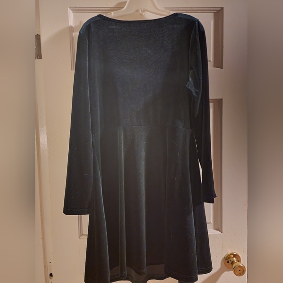 Green Velvet Dress - Picture 2 of 2